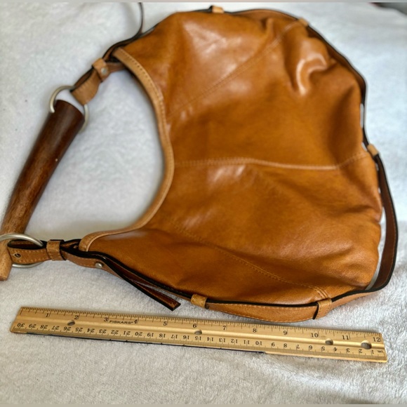 Vintage Early 2000’s hand bag from Express. Cute wooden handle detail. - Picture 9 of 13